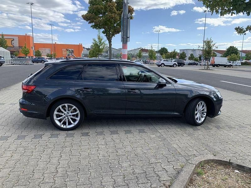 Gebraucht Audi A4 150 PS (110 kW) 2019 Grau Kombi