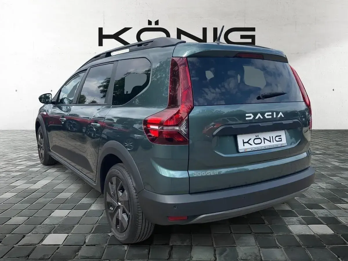 Gebraucht Dacia Jogger Expression 110 PS (80 kW) 2025 Grün Van / Kleinbus