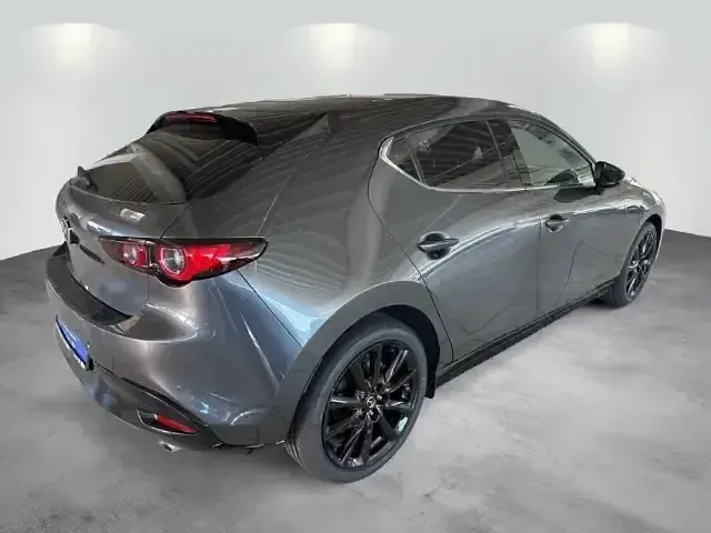 Neu Mazda 3 Nagisa 140 PS (102 kW) 2025 Grau Limousine
