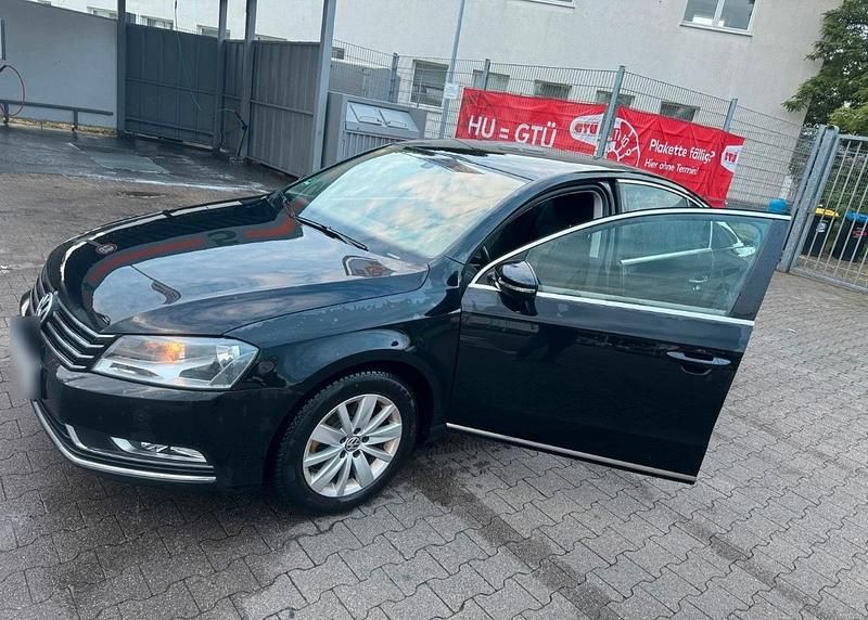 Gebraucht VW Passat 140 PS (102 kW) 2011 Schwarz Limousine