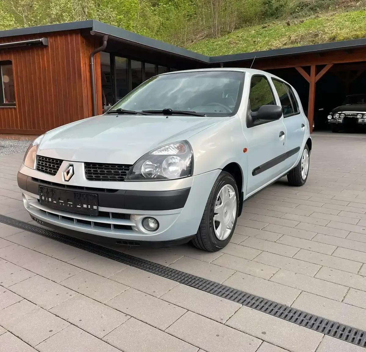 Używany Renault Clio II 75 KM (55 kW) 2002 Srebrny Hatchback