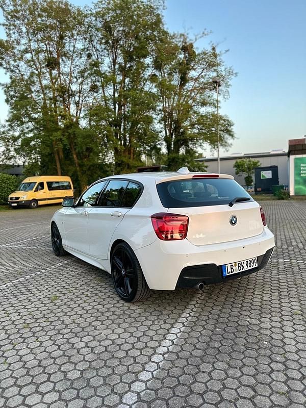 Gebraucht BMW 120 Advantage 184 PS (135 kW) 2014 Weiß Kleinwagen