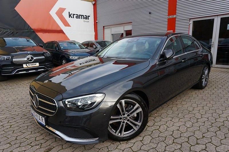 Grau Gebraucht 2022 Mercedes E220 Avantgarde Limousine | 38.990 € (Fairer Preis) - Bild 1/4