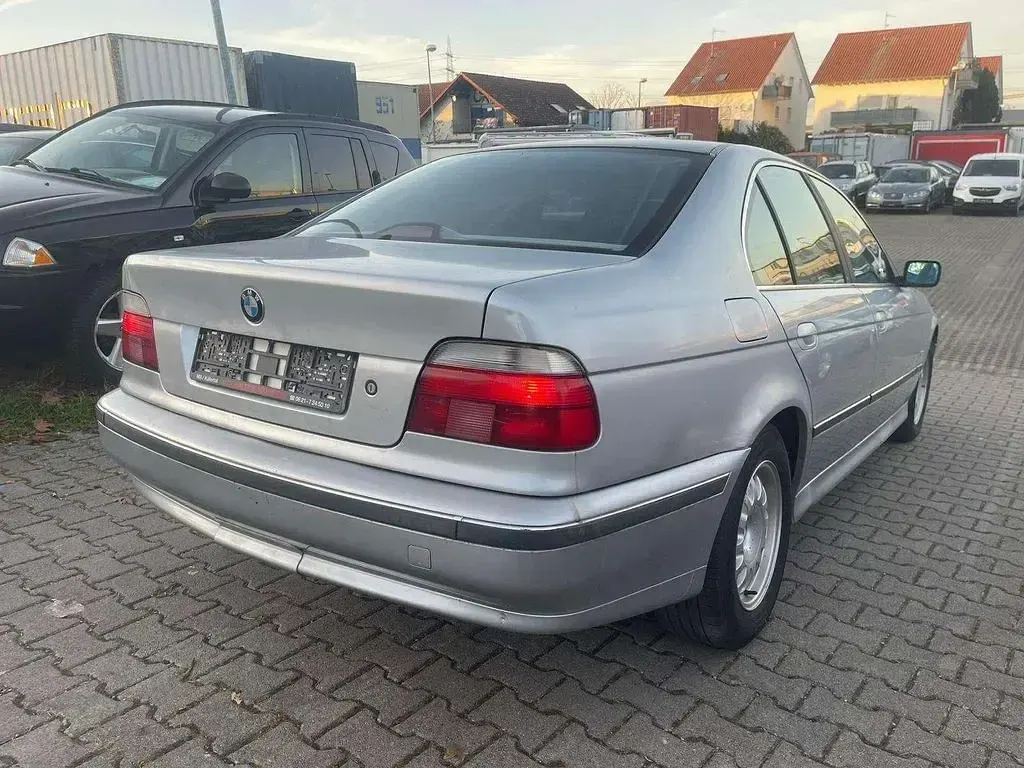 Gebraucht BMW 520 Sport Line 150 PS (110 kW) 1997 Arktissilber metallic Limousine