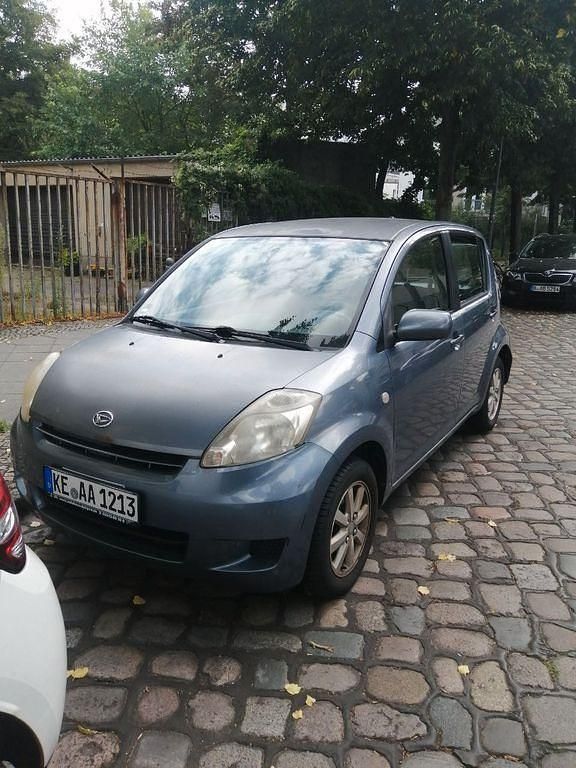 Grau Gebraucht 2010 Daihatsu Sirion Kleinwagen | 1.400 € (Superpreis) - Bild 1/4