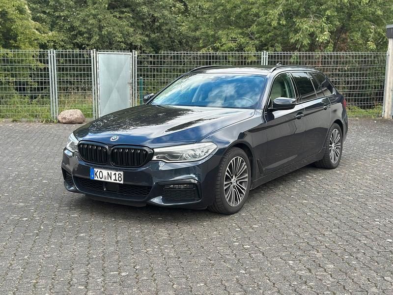 Blau Gebraucht 2018 BMW 530 Comfort Edition Kombi | 26.750 € (Fairer Preis) - Bild 1/4