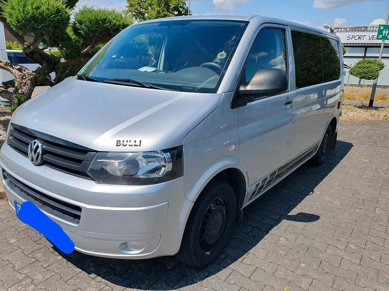 Silber Gebraucht 2011 VW T5 Van | 15.700 € (Etwas zu teuer) - Bild 1/4