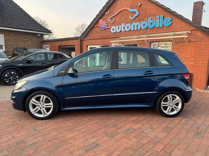 Gebraucht Mercedes B180 116 PS (85 kW) 2010 Blau Van / Kleinbus