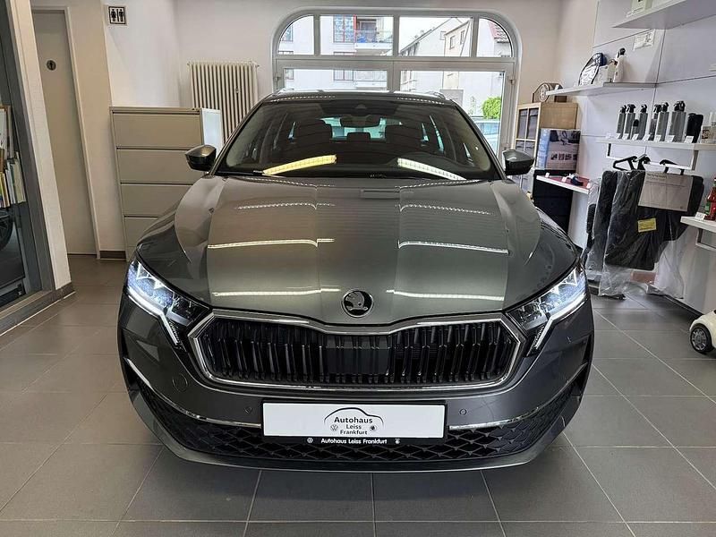 Graphitegrau metallic Neu 2025 Skoda Octavia Selection Kombi | 31.990 € (Fairer Preis) - Bild 1/4