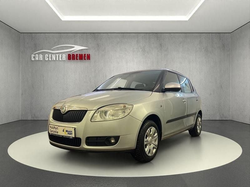 Silber Gebraucht 2009 Skoda Fabia Ambiente Limousine | 3.333 € (Etwas zu teuer) - Bild 1/4