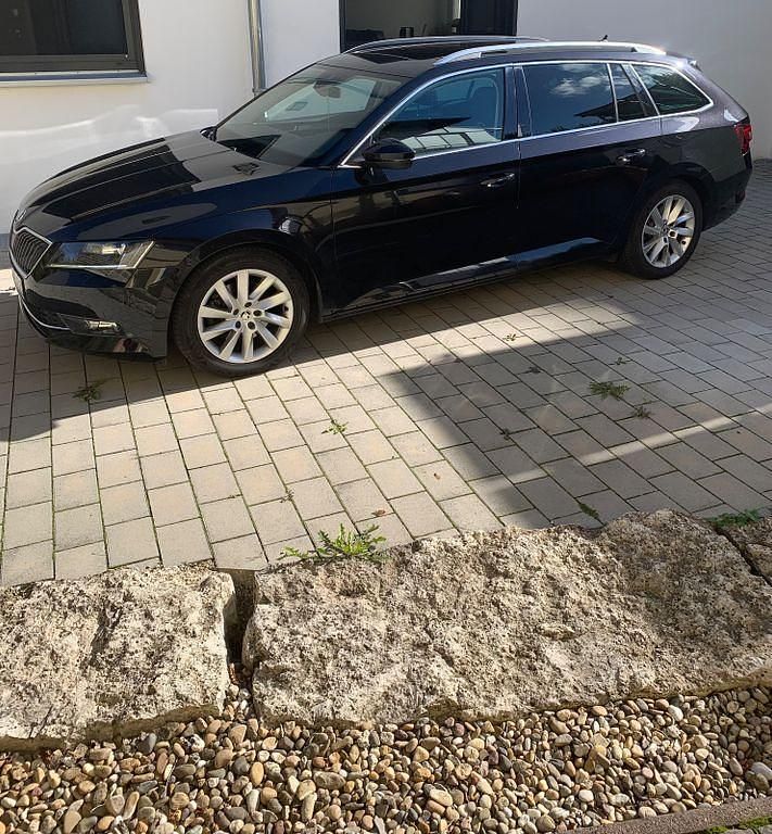Gebraucht Skoda Superb Style 190 PS (139 kW) 2015 Schwarz Kombi