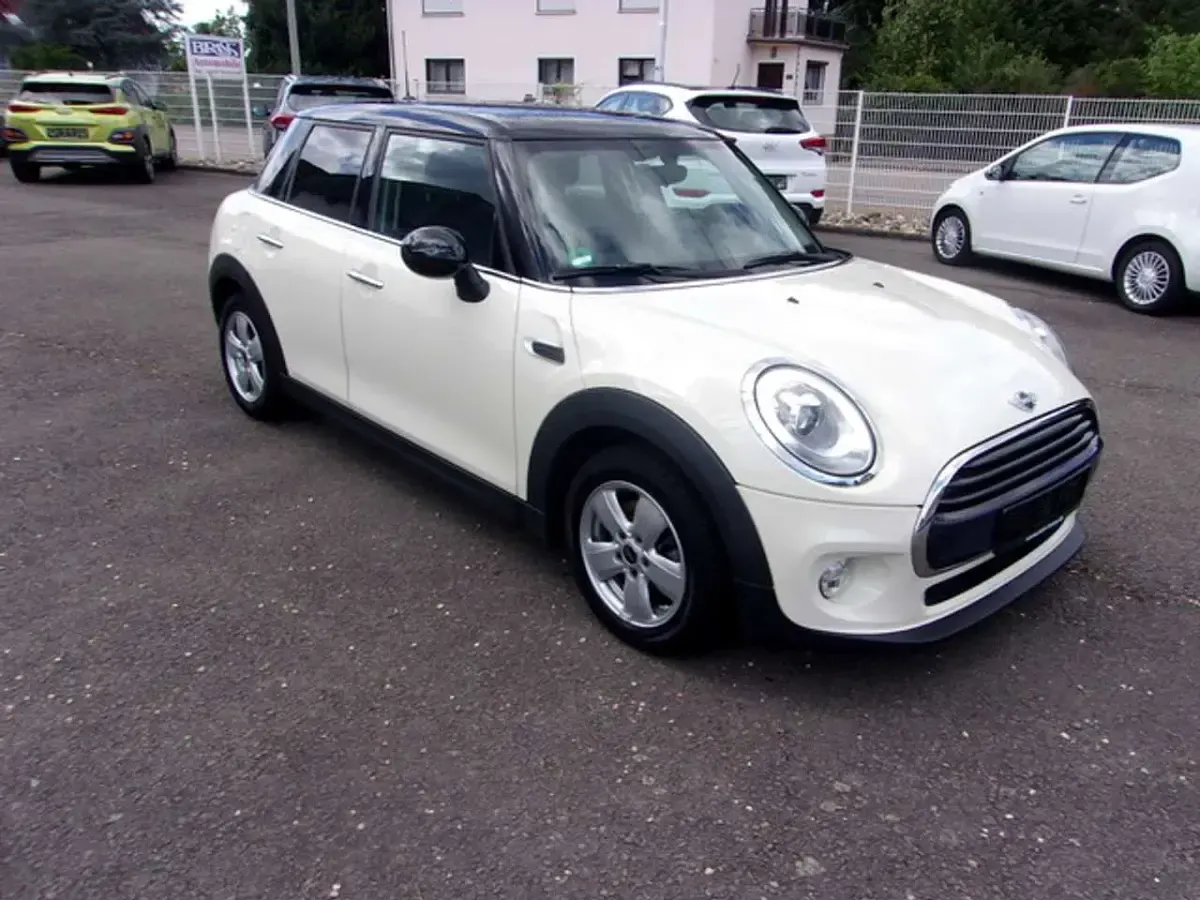 Gebraucht Mini Cooper 136 PS (100 kW) 2017 Weiß Kleinwagen