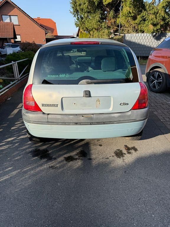 Gebraucht Renault Clio II 75 PS (55 kW) 2000 Silber Kleinwagen