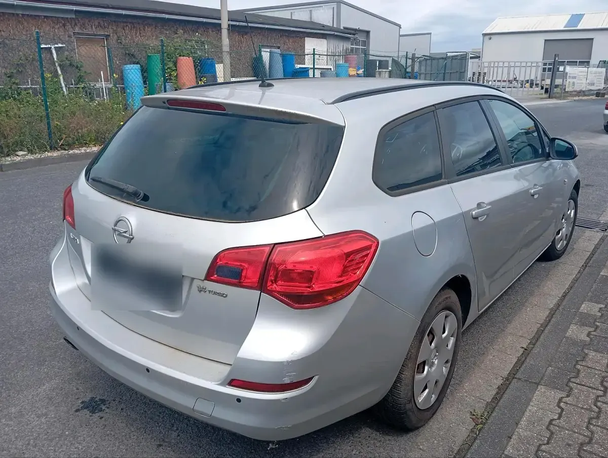Gebraucht Opel Astra 140 PS (102 kW) 2011 Grau Kombi