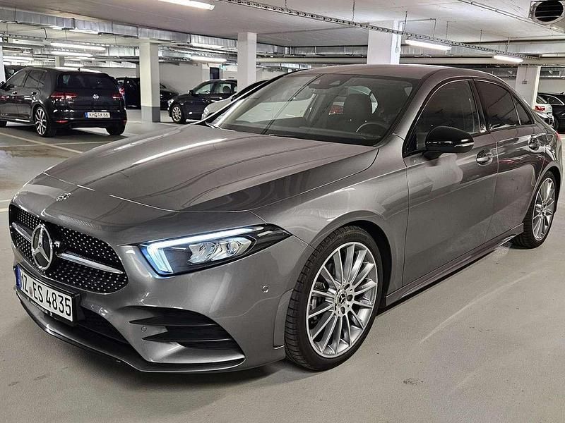 Grau Gebraucht 2019 Mercedes A200 AMG Limousine | 24.500 € (Guter Preis) - Bild 1/4