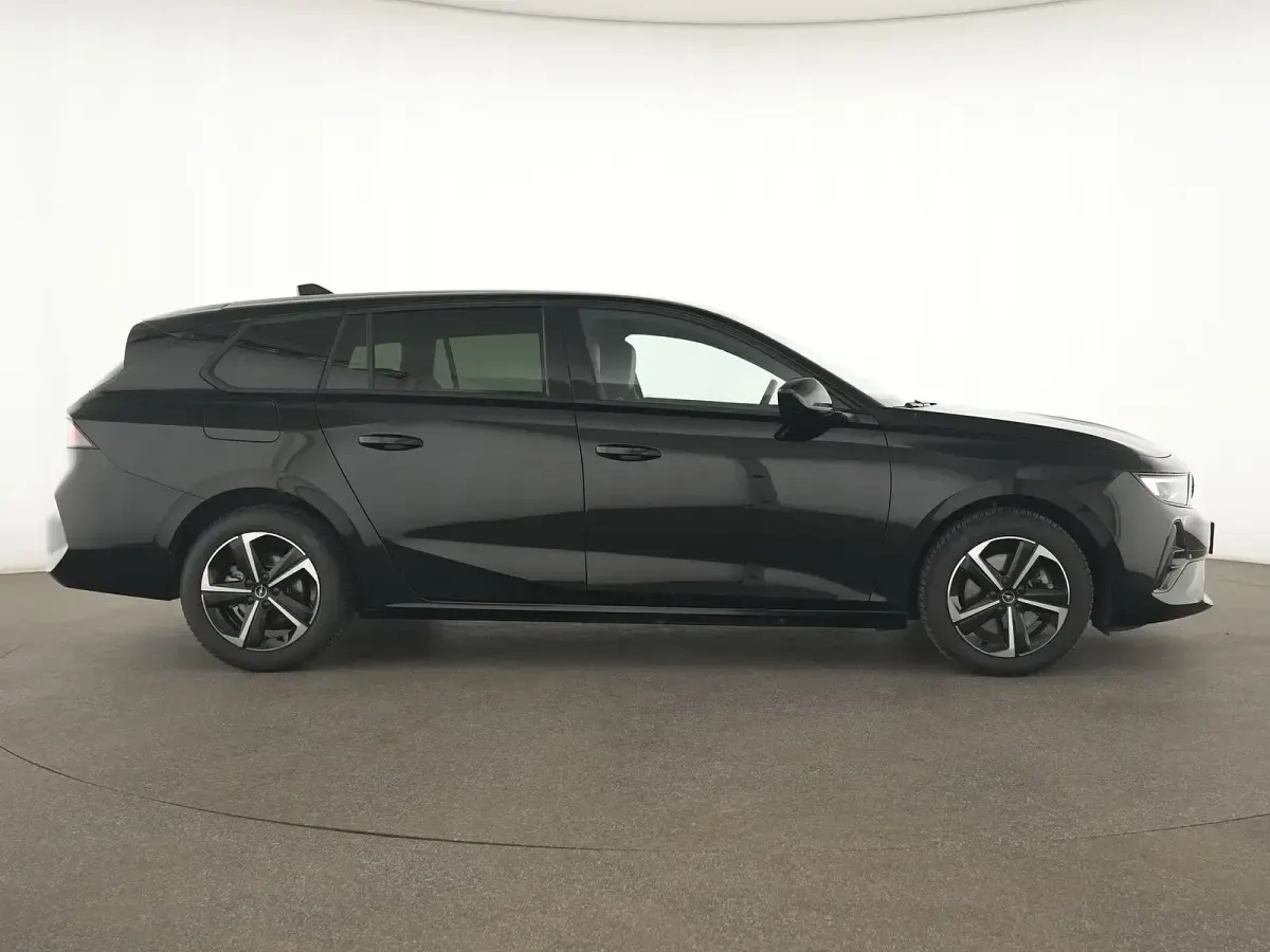 Gebraucht Opel Astra 131 PS (96 kW) 2025 Schwarz Kleinwagen