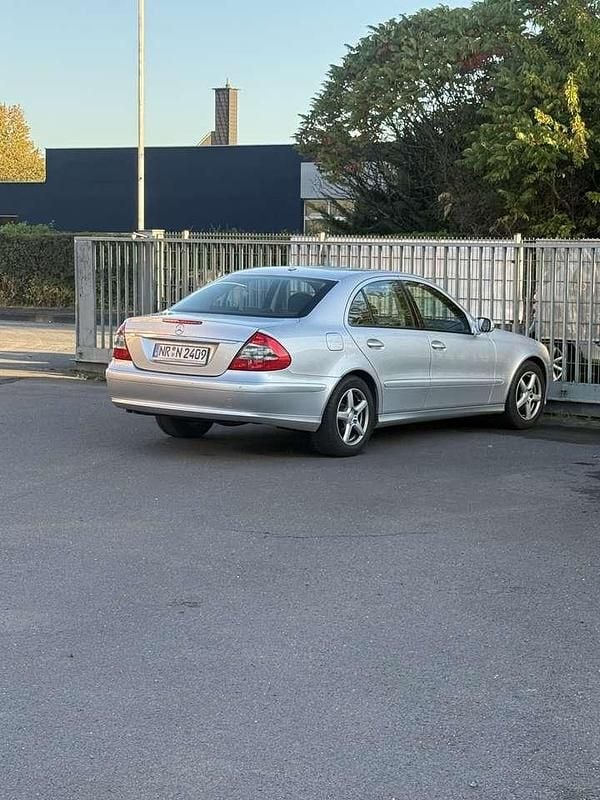 Gebraucht Mercedes E200 Elegance 136 PS (100 kW) 2009 Limousine