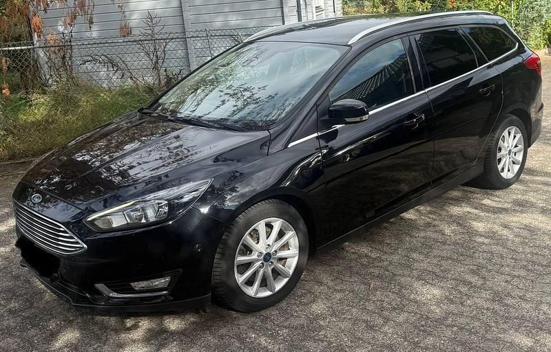 Schwarz Gebraucht 2015 Ford Focus Titanium Kombi | 8.299 € (Guter Preis) - Bild 1/4