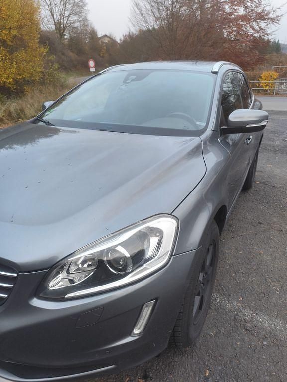 Grau Gebraucht 2017 Volvo XC60 Summum SUV | 22.100 € (Guter Preis) - Bild 1/4