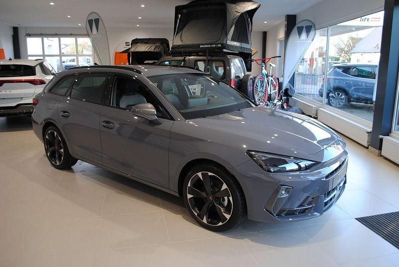 Neu Cupra Leon 150 PS (110 kW) 2025 Grau Limousine