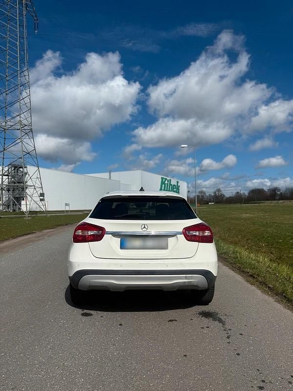 Gebraucht Mercedes GLA220 170 PS (125 kW) 2014 Weiß SUV