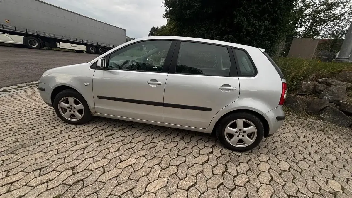 Gebraucht VW Polo 75 PS (55 kW) 2004 Silber Kleinwagen