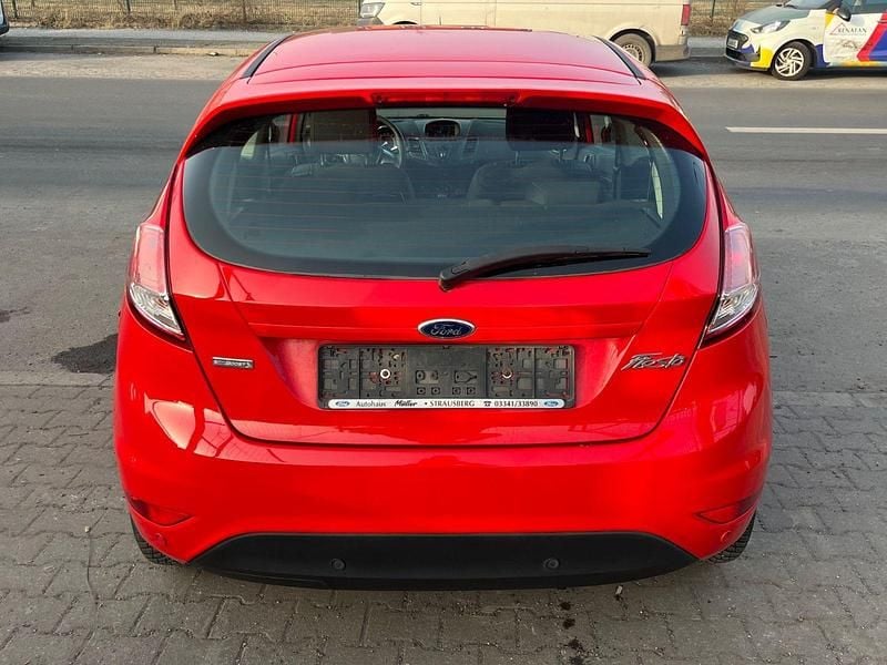 Gebraucht Ford Fiesta Celebration 101 PS (74 kW) 2015 Rot Kleinwagen