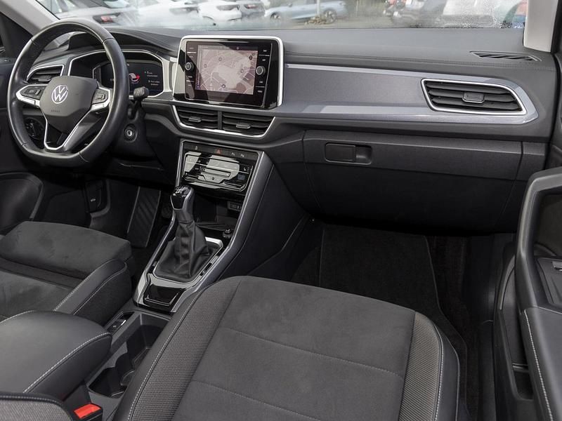 Gebraucht VW T-Roc Style 110 PS (80 kW) 2023 Pyrit silber metallic SUV