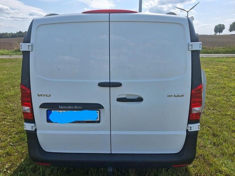 Weiß Gebraucht 2018 Mercedes Vito Van / Kleinbus | 17.000 € (Fairer Preis) - Bild 1/4