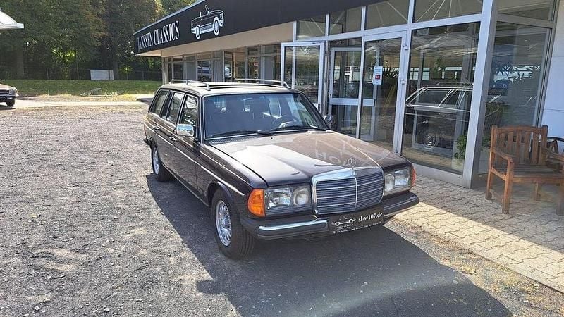 Gebraucht Mercedes E230 136 PS (100 kW) 1985 Dunkel blau (904) uni Kombi