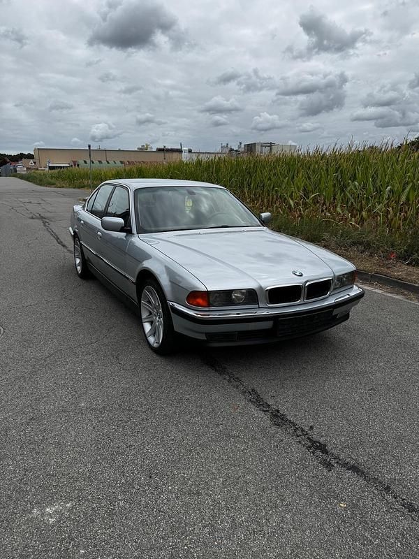Silber Gebraucht 1996 BMW 740 Limousine | 12.500 € (Teuer) - Bild 1/4