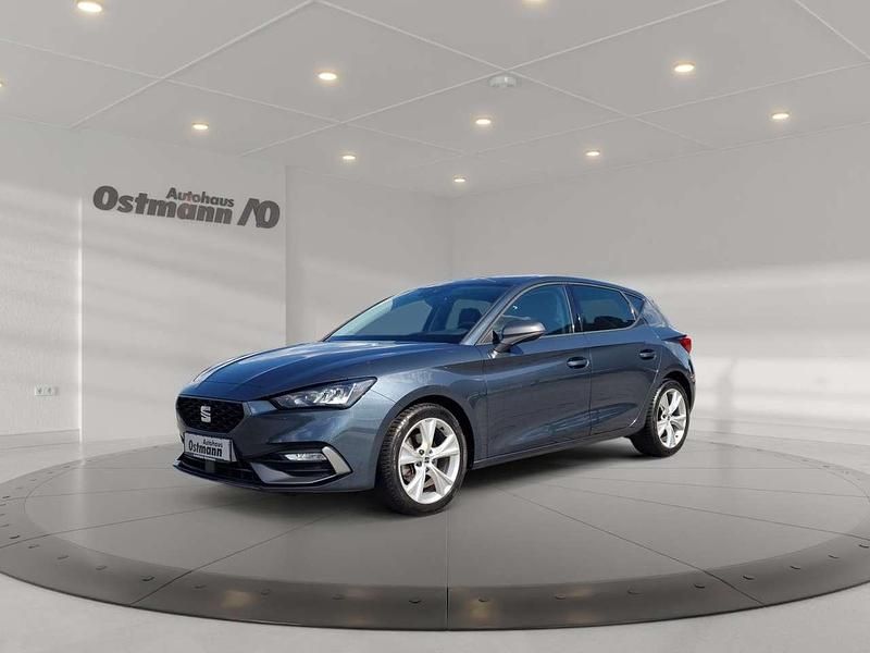 Grau Gebraucht 2022 Seat Leon FR Limousine | 25.098 € (Etwas zu teuer) - Bild 1/4