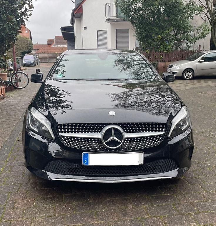 Gebraucht Mercedes A160 102 PS (75 kW) 2016 Schwarz Limousine