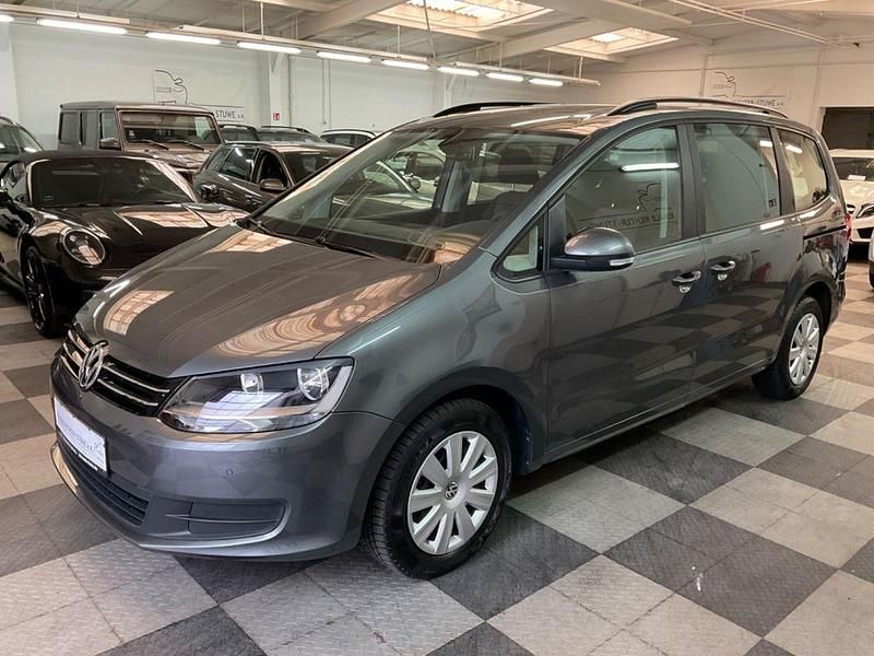 Grau Gebraucht 2013 VW Sharan Van / Kleinbus | 15.650 € (Fairer Preis) - Bild 1/4