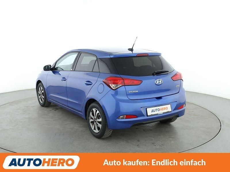 Gebraucht Hyundai i20 Passion 84 PS (61 kW) 2018 Blau Limousine