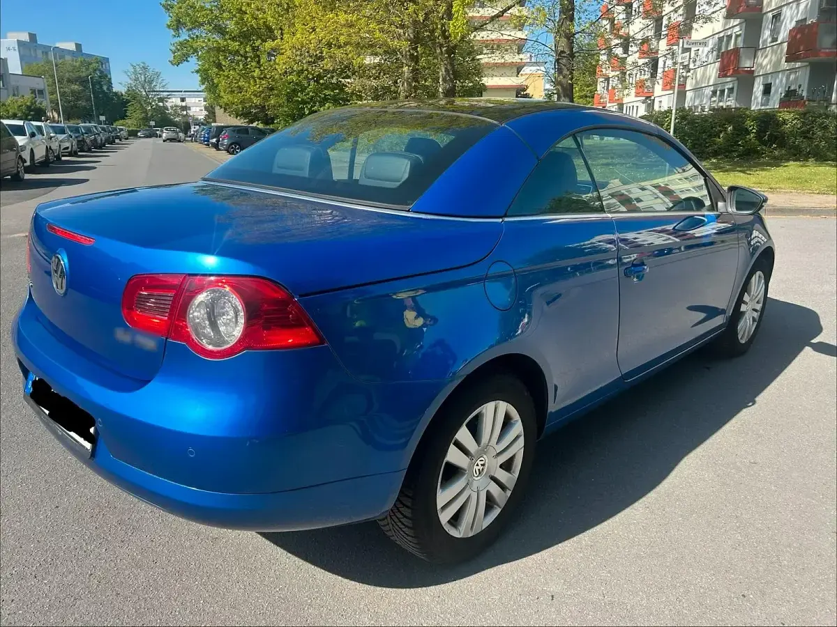 Second-hand VW Eos 140 CP (102 kW) 2010 Albastru Cabrio