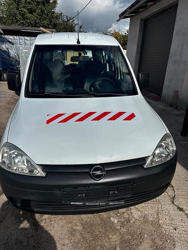 Weiß Gebraucht 2009 Opel Combo Van / Kleinbus | 2.100 € - Bild 1/4
