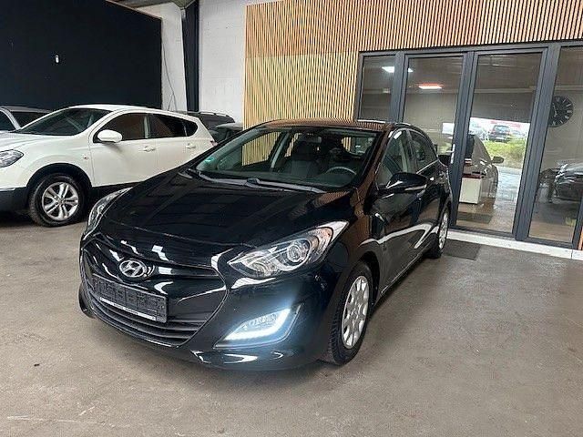 Schwarz Gebraucht 2014 Hyundai i30 Classic Limousine | 6.990 € (Guter Preis) - Bild 1/4