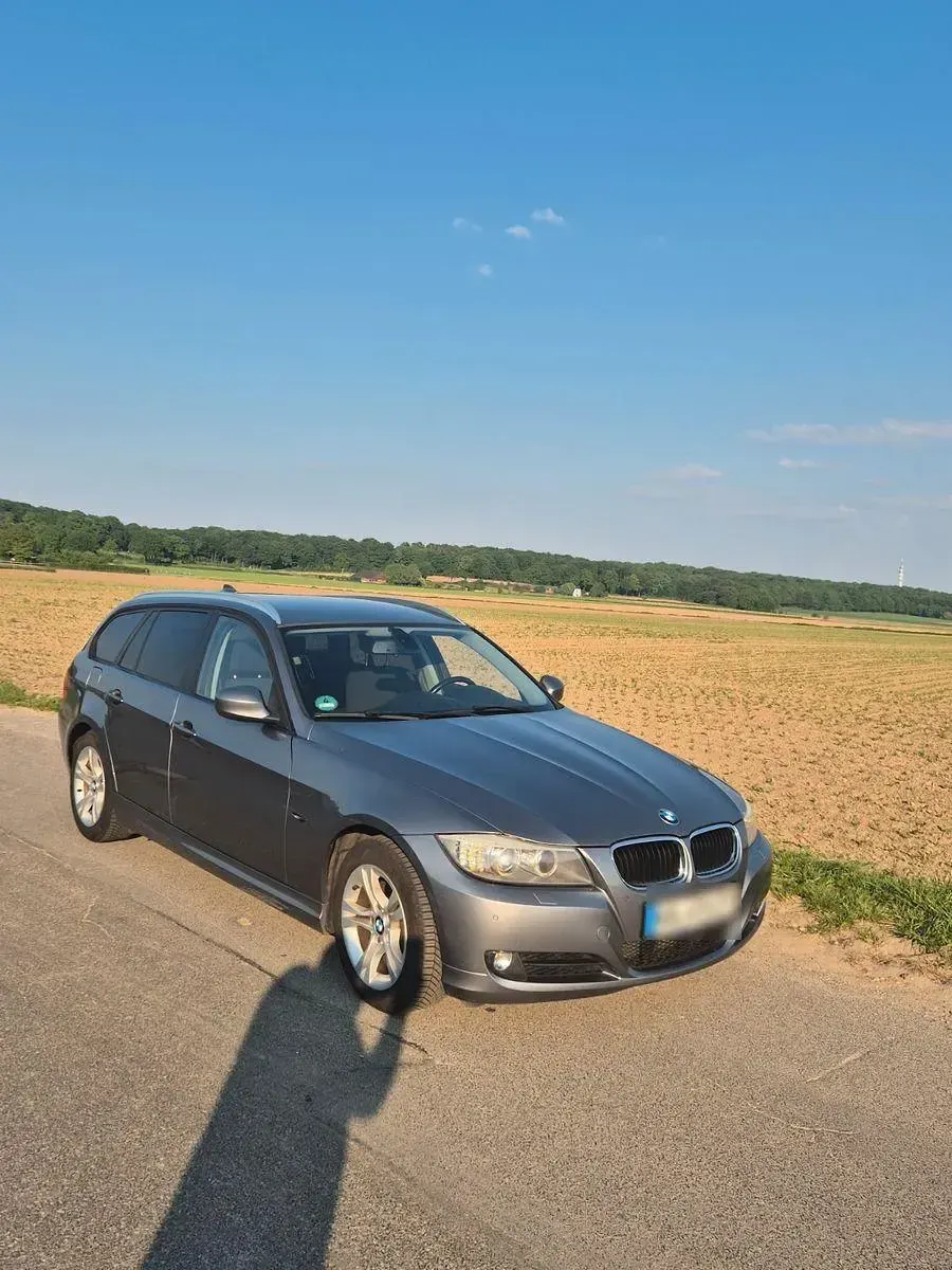 Gebraucht BMW 320 184 PS (135 kW) 2010 Grau Kombi