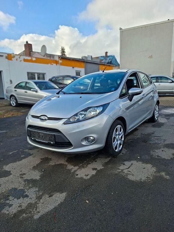 Gebraucht Ford Fiesta Trend 82 PS (60 kW) 2012 Silber Kleinwagen