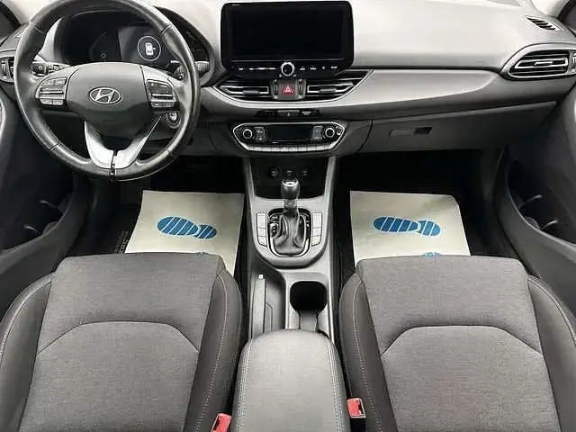 Gebraucht Hyundai i30 Intro Edition 159 PS (116 kW) 2020 Weiß metallic