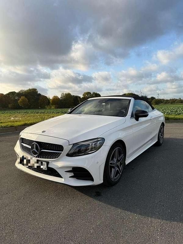 Weiß Gebraucht 2019 Mercedes C220 AMG line Cabrio | 29.900 € (Guter Preis) - Bild 1/4