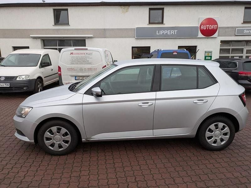 Gebraucht Skoda Fabia Active 60 PS (44 kW) 2016 Silber Limousine