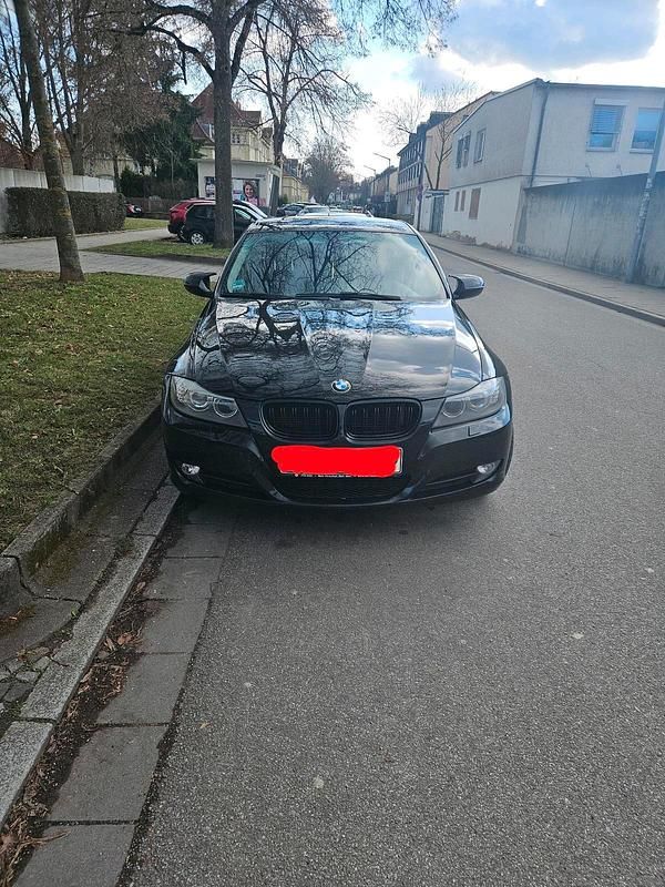 Gebraucht BMW 320 184 PS (135 kW) 2012 Schwarz Kombi