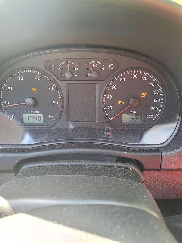 Rot Gebraucht 2005 VW Polo Trendline Limousine | 600 € (Superpreis) - Bild 1/4