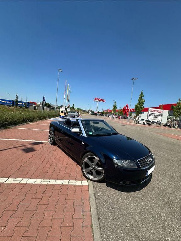 Blau Gebraucht 2003 Audi A4 Cabriolet Ambiente Cabrio | 6.900 € (Etwas zu teuer) - Bild 1/4