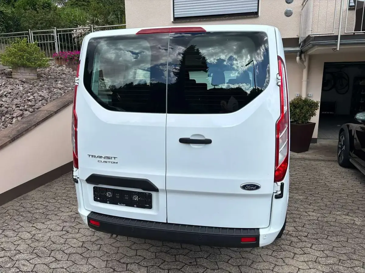 Gebraucht Ford Tourneo Custom Trend 170 PS (125 kW) 2019 Frostweiß Van