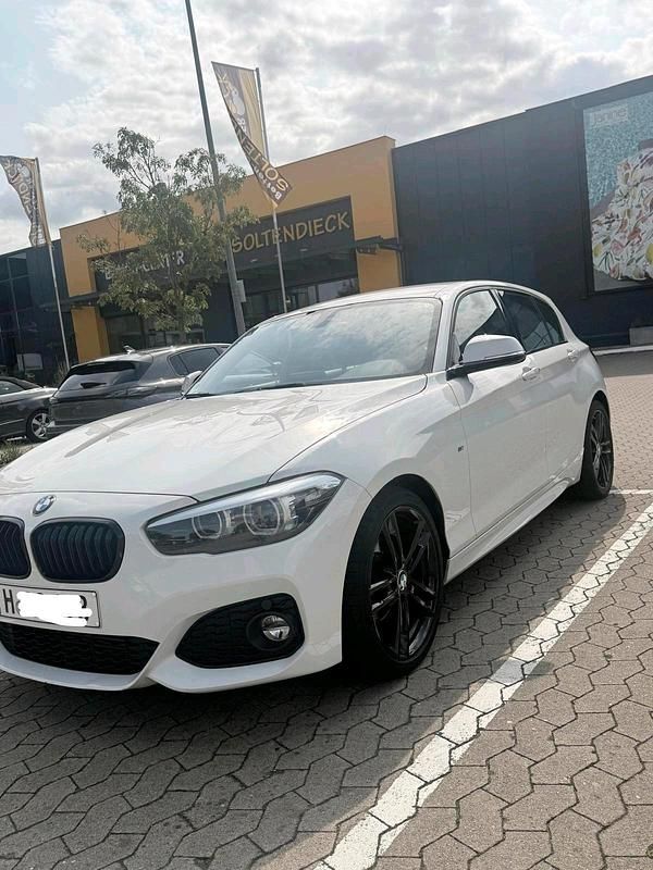 Weiß Gebraucht 2019 BMW 118 M Sport Kleinwagen | 18.480 € (Guter Preis) - Bild 1/4