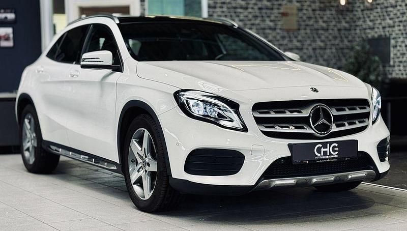 Weiß Gebraucht 2018 Mercedes GLA180 AMG line SUV | 19.490 € (Fairer Preis) - Bild 1/4
