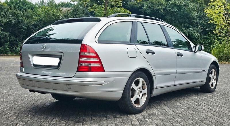 Gebraucht Mercedes C220 Classic 143 PS (105 kW) 2002 Silber Limousine